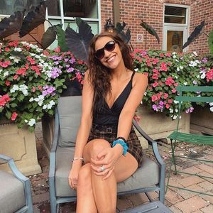 Meet your Posher, Elizabeth